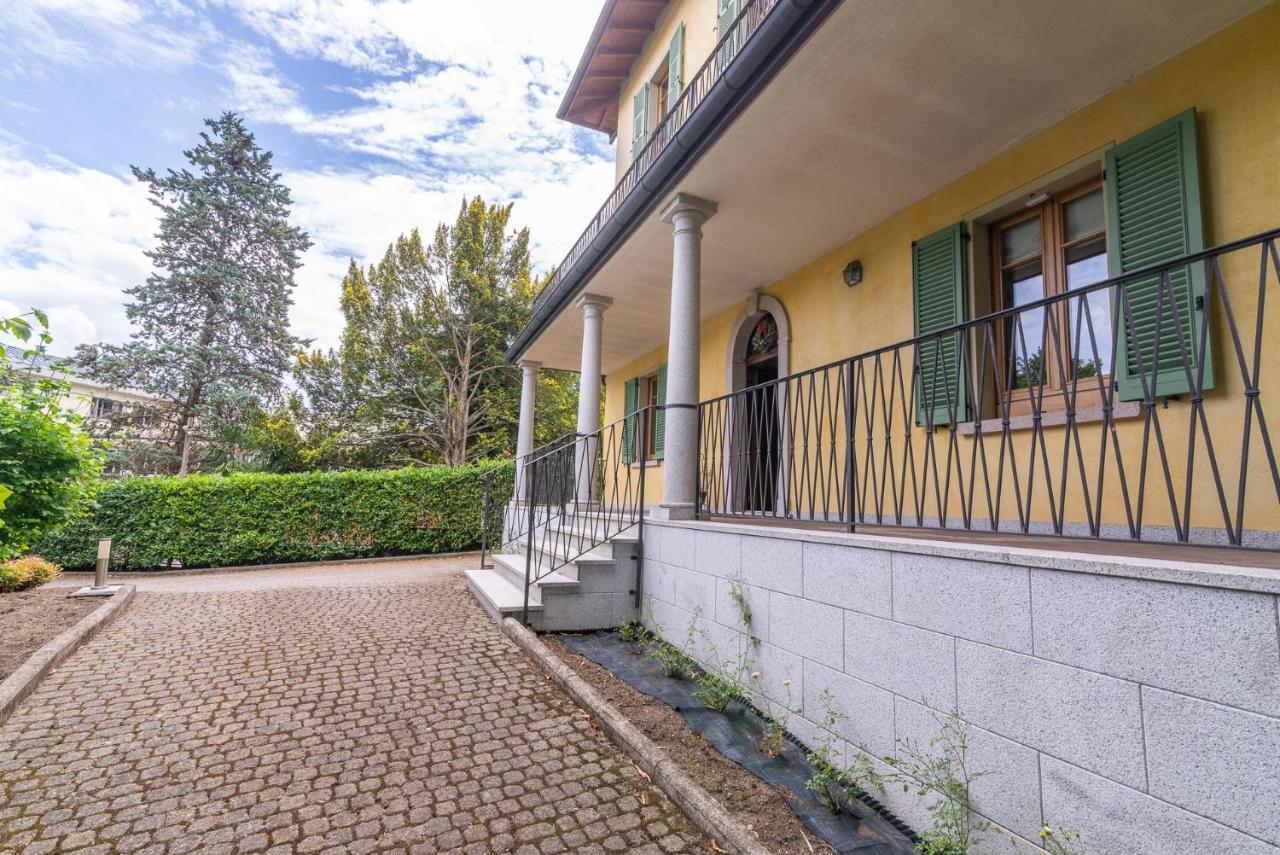 L'Ortensia Della Villa Isabella, Camera Con Vista Lago, Balcone Sul Parco E Bagno Esclusivo All'Esterno Della Camera Stresa Luaran gambar