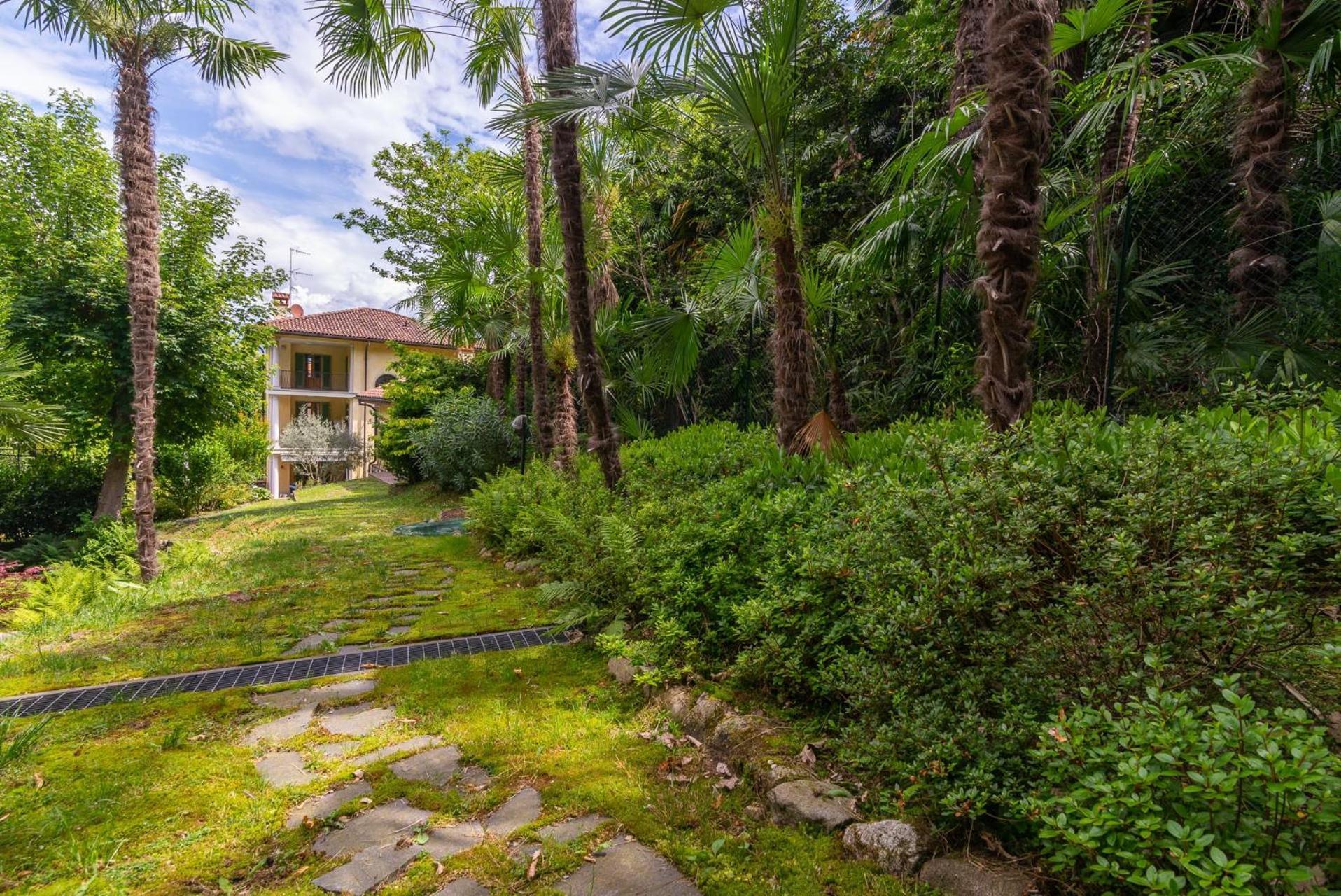 L'Ortensia Della Villa Isabella, Camera Con Vista Lago, Balcone Sul Parco E Bagno Esclusivo All'Esterno Della Camera Stresa Luaran gambar