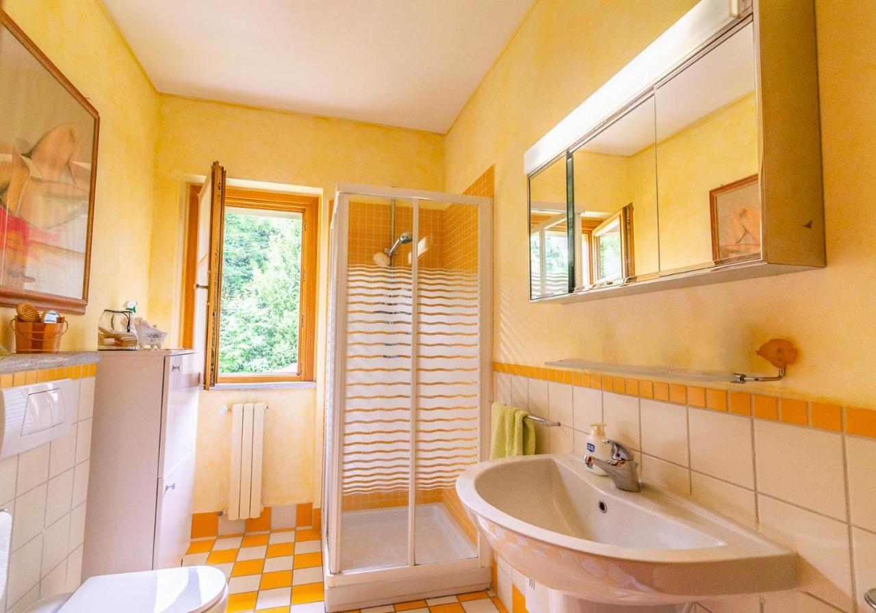 L'Ortensia Della Villa Isabella, Camera Con Vista Lago, Balcone Sul Parco E Bagno Esclusivo All'Esterno Della Camera Stresa Luaran gambar