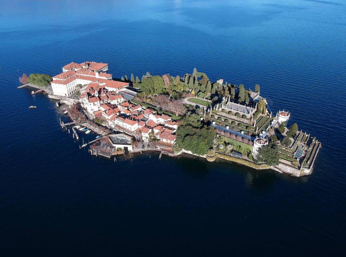 L'Ortensia Della Villa Isabella, Camera Con Vista Lago, Balcone Sul Parco E Bagno Esclusivo All'Esterno Della Camera Stresa Luaran gambar