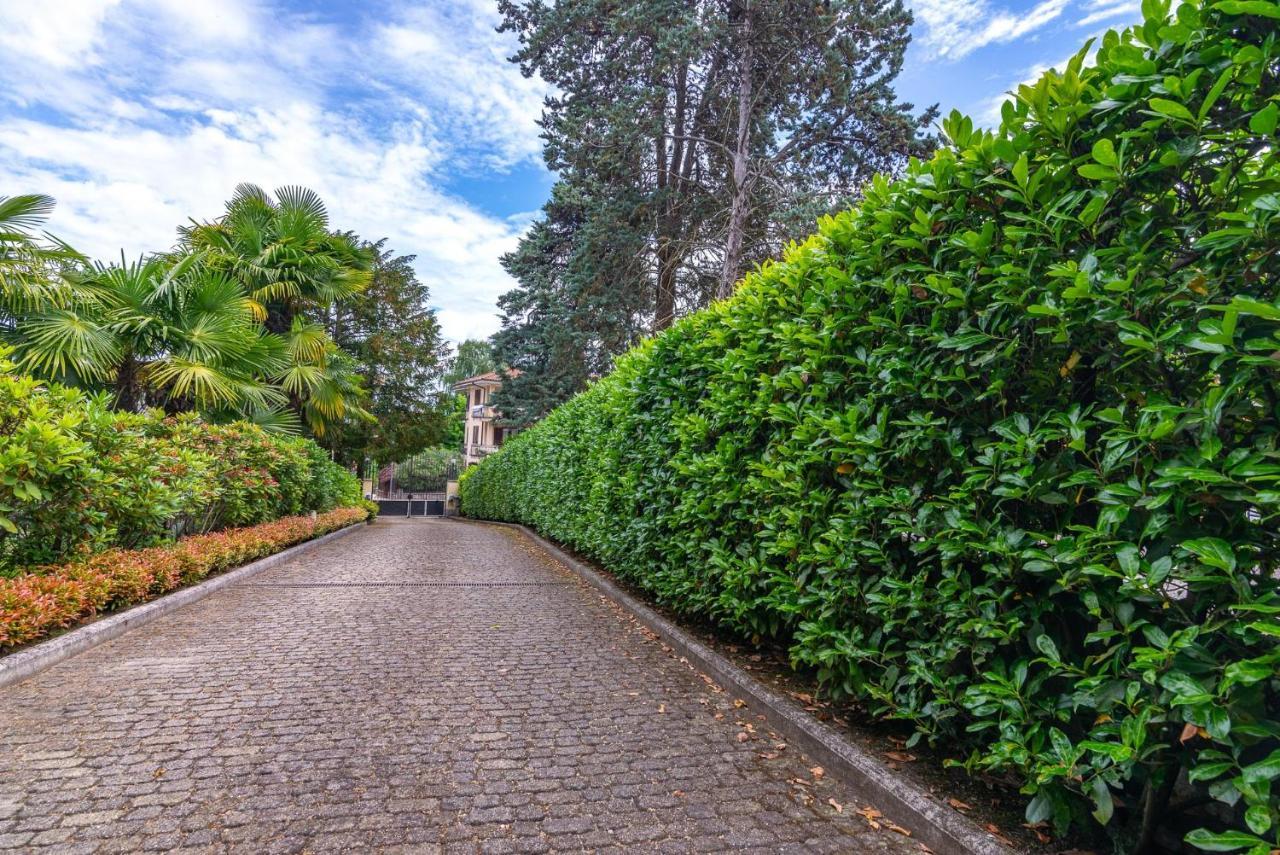 L'Ortensia Della Villa Isabella, Camera Con Vista Lago, Balcone Sul Parco E Bagno Esclusivo All'Esterno Della Camera Stresa Luaran gambar