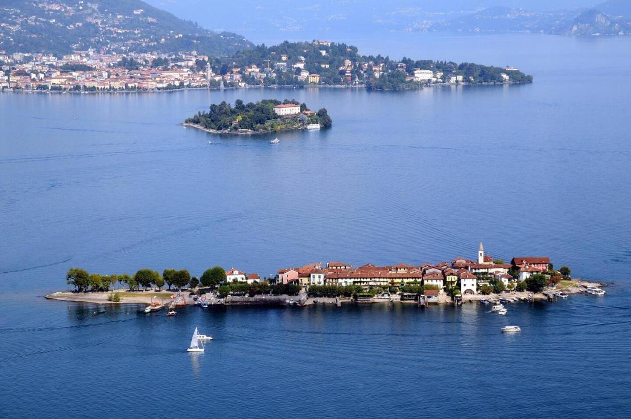 L'Ortensia Della Villa Isabella, Camera Con Vista Lago, Balcone Sul Parco E Bagno Esclusivo All'Esterno Della Camera Stresa Luaran gambar