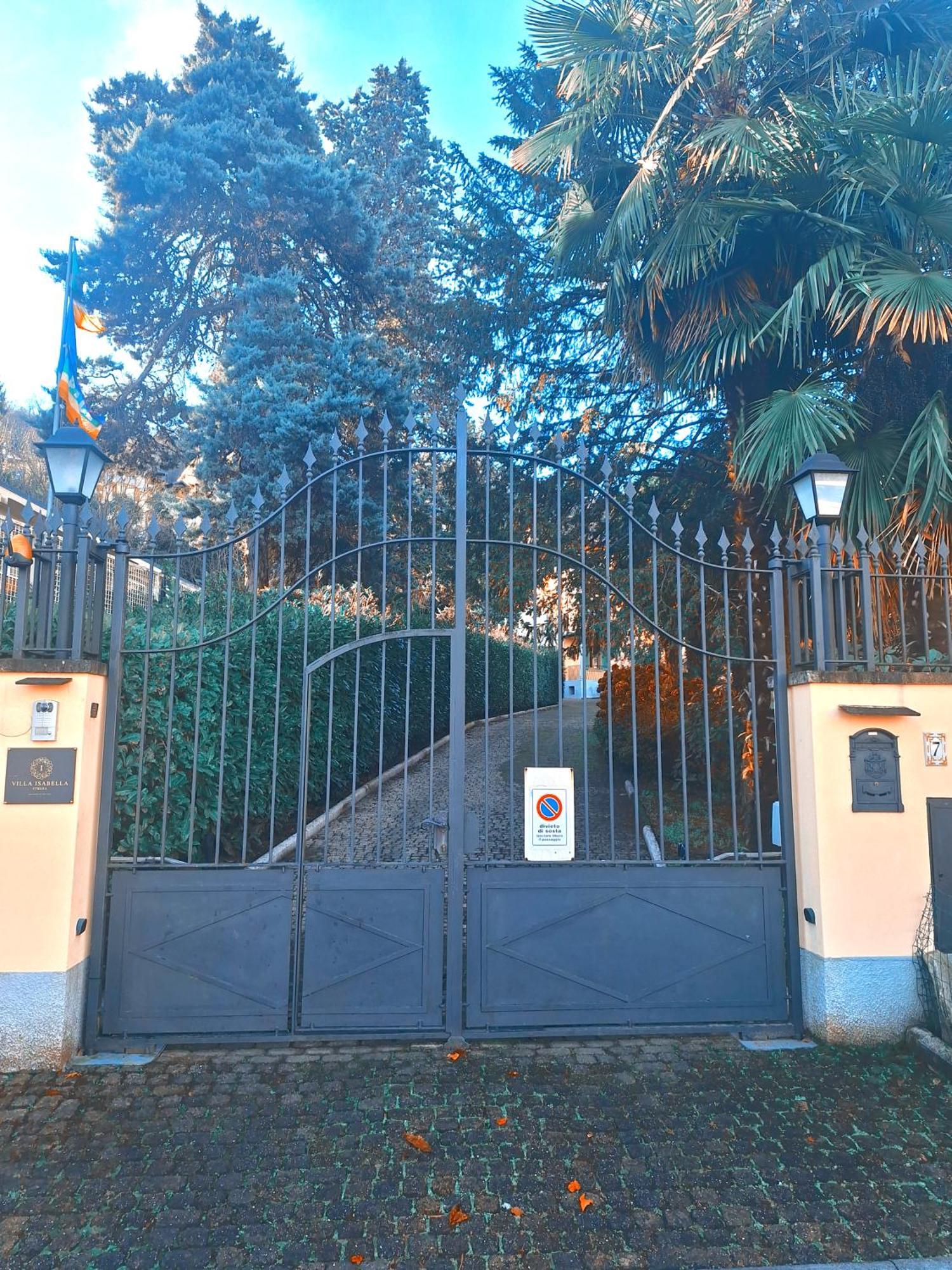L'Ortensia Della Villa Isabella, Camera Con Vista Lago, Balcone Sul Parco E Bagno Esclusivo All'Esterno Della Camera Stresa Luaran gambar