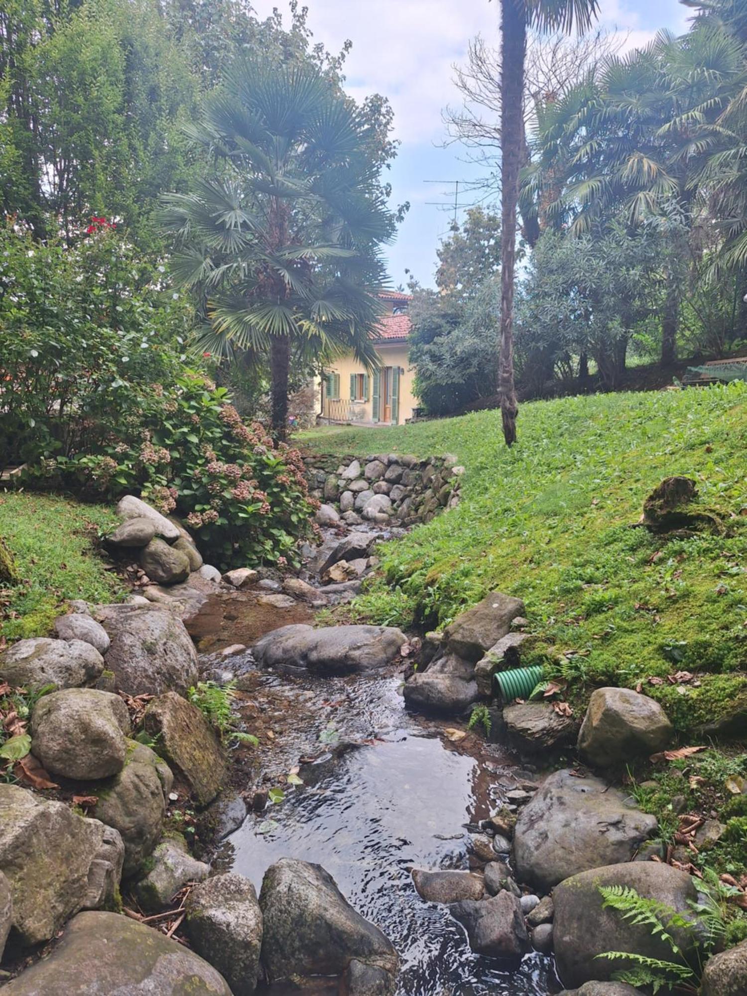 L'Ortensia Della Villa Isabella, Camera Con Vista Lago, Balcone Sul Parco E Bagno Esclusivo All'Esterno Della Camera Stresa Luaran gambar